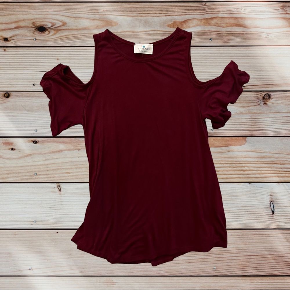 THREADS SUPPLY COLD SHOULDER SHORT SLEEVE TOP!